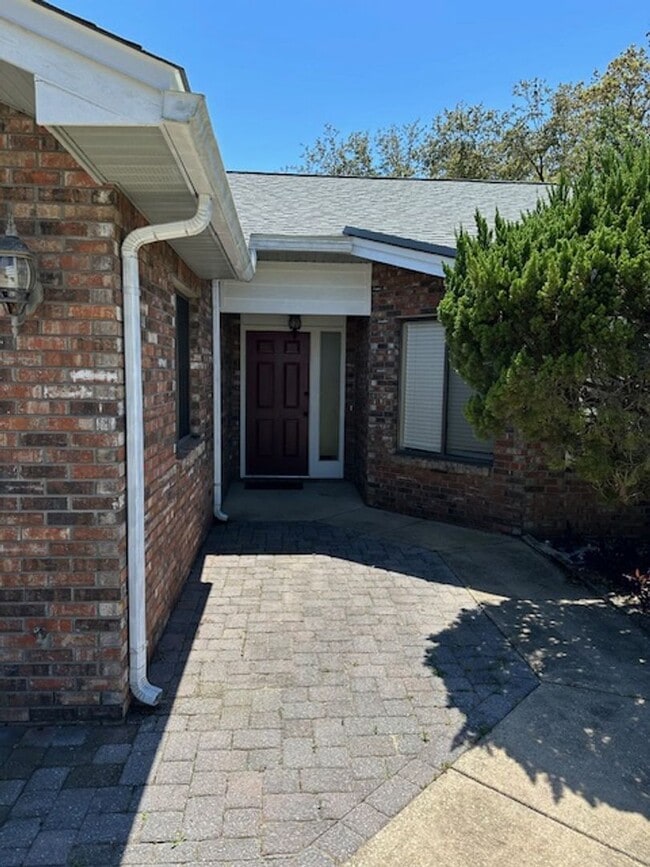 Building Photo - 3942 Balsam Dr