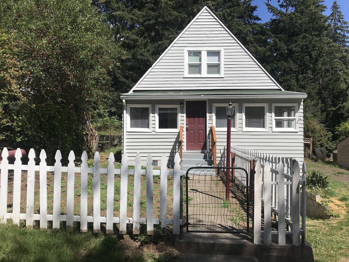Primary Photo - 1776 SE Stewart St
