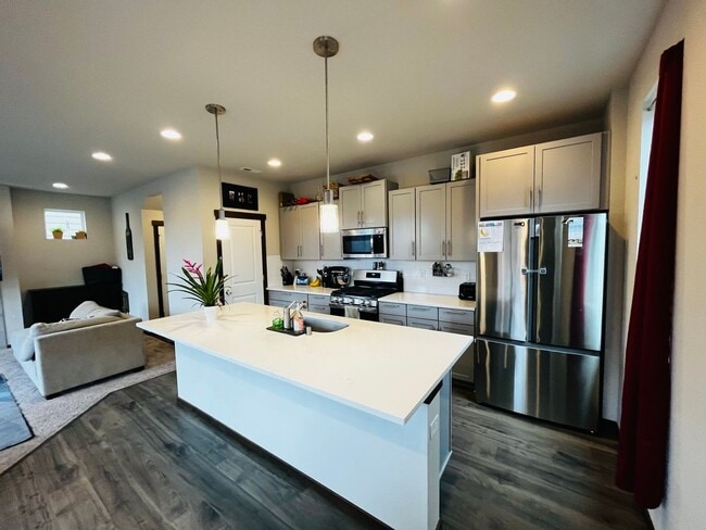 Building Photo - 2022 Built, 4 Bedroom, Beautiful Home!