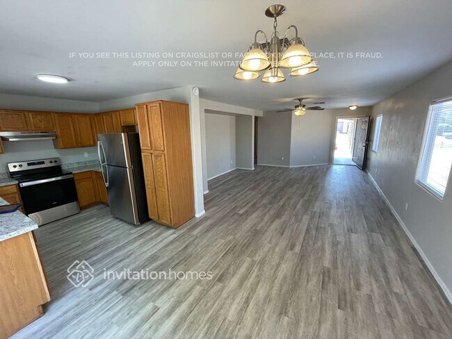 Foto del edificio - 1532 W Burgess Ln