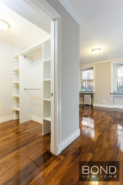 Foto del edificio - 350 W 21st St