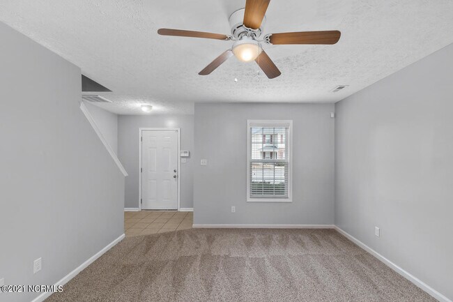 Foto del edificio - 417 Falls Cove
