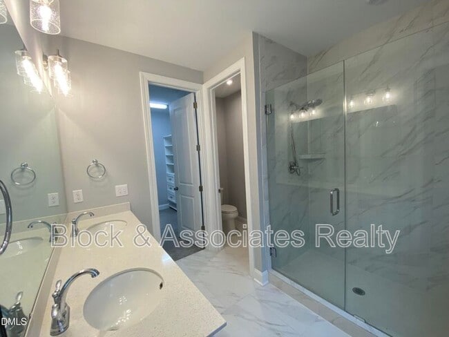 Foto del edificio - 806 Grafton Peak Ln