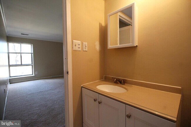 Foto del edificio - 11256 Chestnut Grove Square