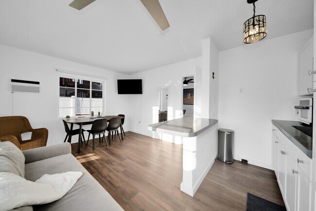 Foto del edificio - 2307 N Ocean Blvd