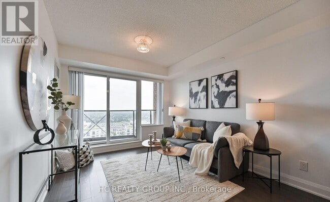 Photo du bâtiment - 1 Uptown Dr