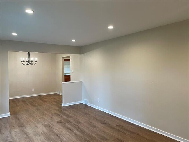 Building Photo - 180 Montclair Ave