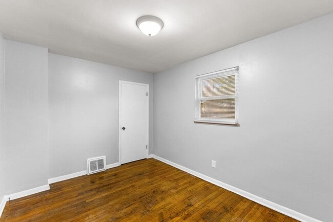 Foto del edificio - 384-386-386 S Napoleon Ave