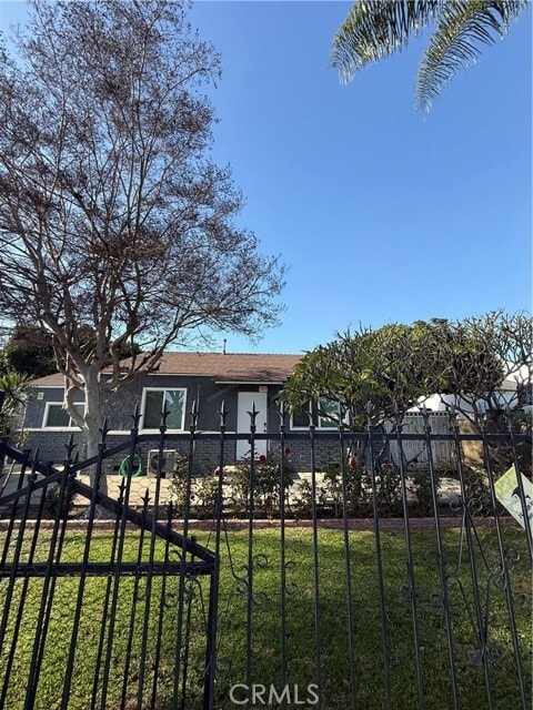 Foto del edificio - 2437 Cogswell Rd