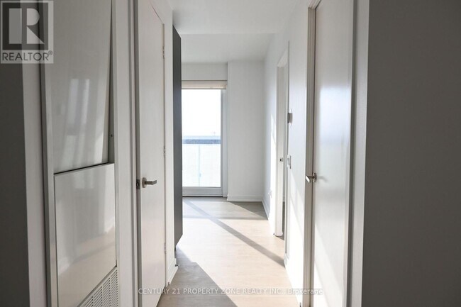 Photo du bâtiment - 3900 Confederation Pkwy