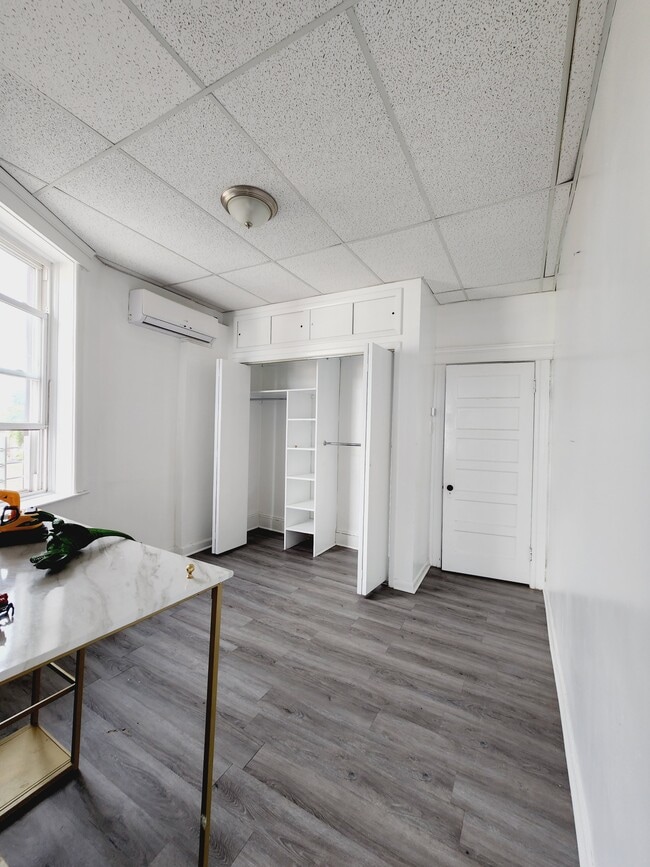 Unit 4L - 261 Hutton St
