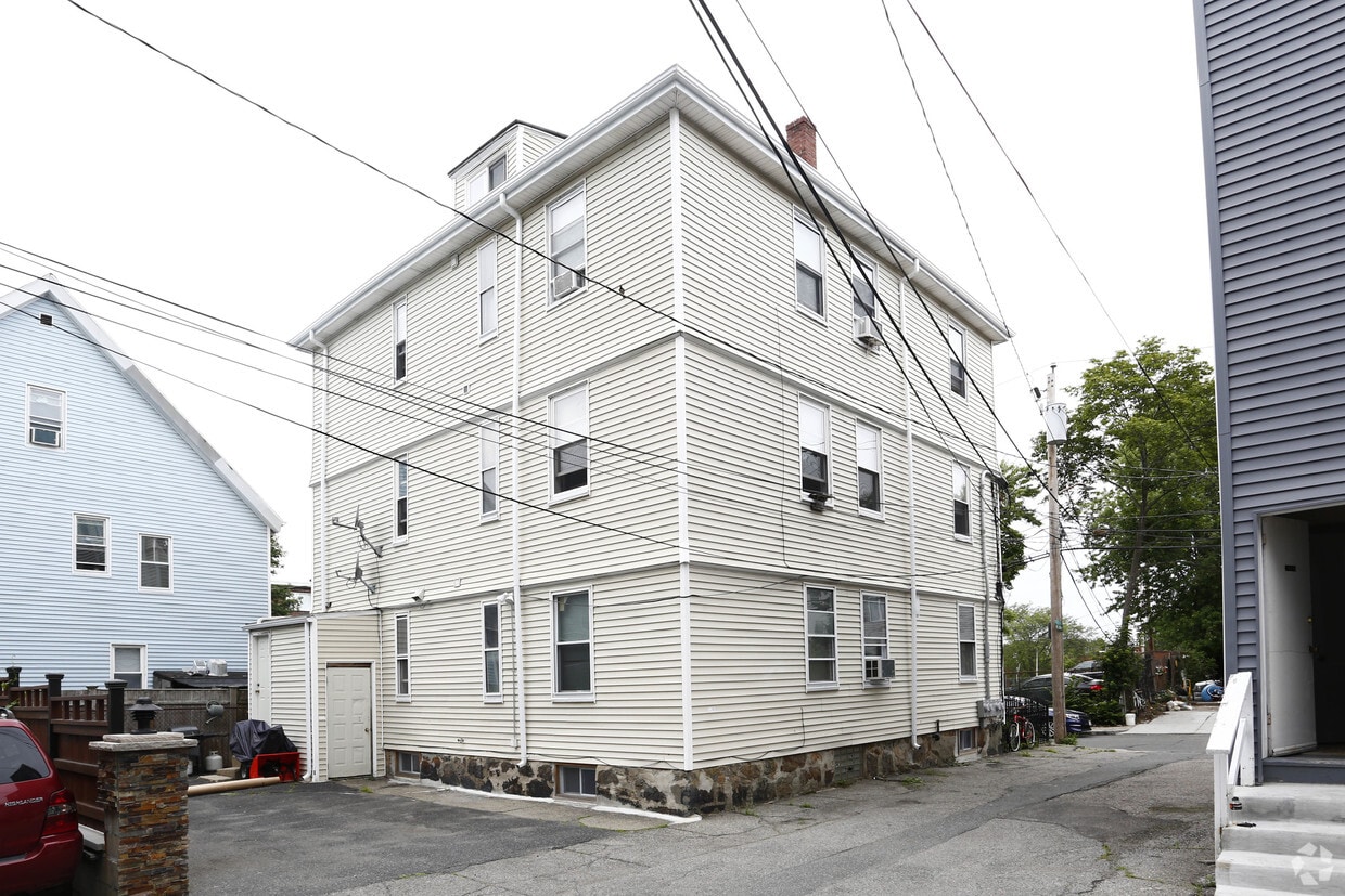 Building Photo - 23 Westford Pl
