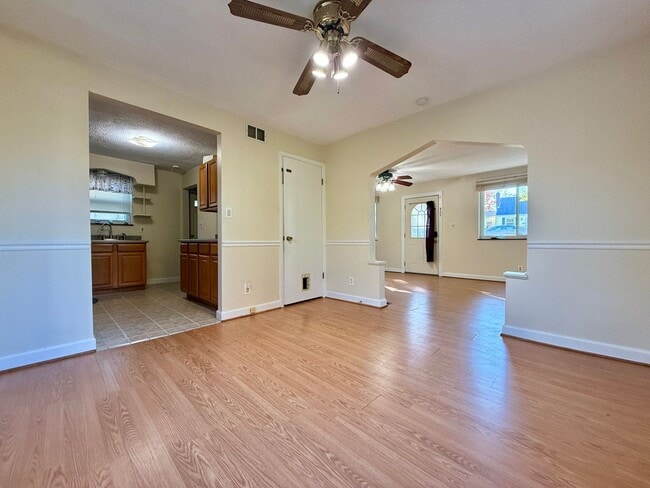Building Photo - 6210 Berauer Rd