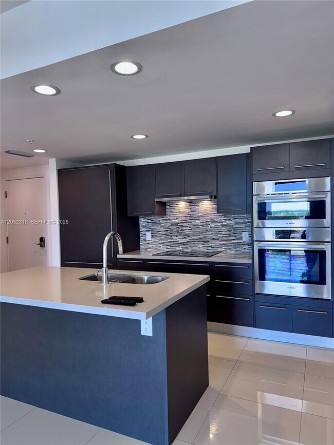 Foto del edificio - 7661 NW 107th Ave