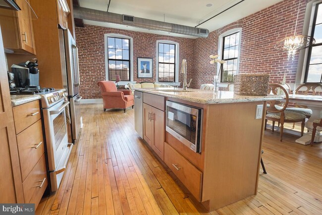 Building Photo - 317 N Mulberry St