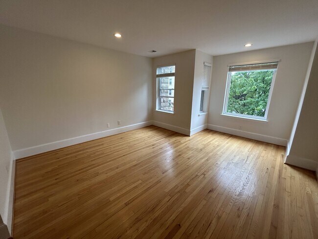 Foto del edificio - 1439 Girard St NW