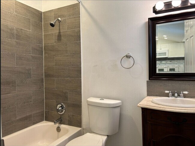 Foto del edificio - 417/419 Ave B NE
