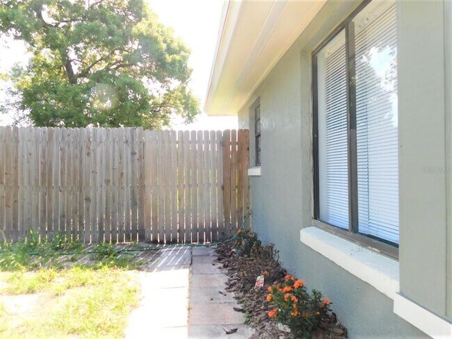 Building Photo - 1349 Andes Dr