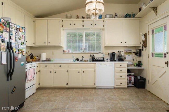 Foto del edificio - 2 br, 1 bath House - 134A Broad Street