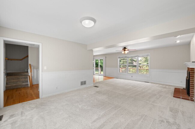 Foto del edificio - 406 Lakewood Dr