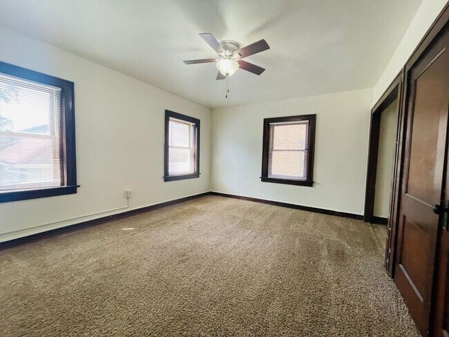 Foto del edificio - 625 W Maple Ave