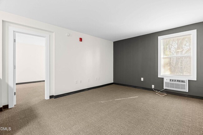 Building Photo - 5104 Hollyridge Dr