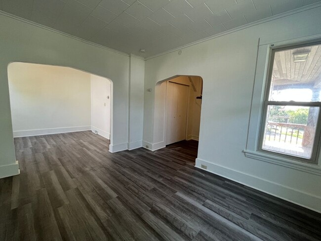 Building Photo - Renovated East Hillside 2 Bedroom 1 Bath S...