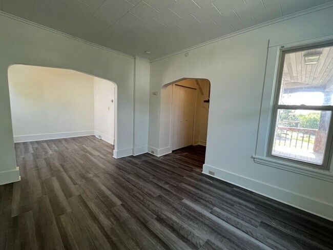Foto del edificio - Renovated East Hillside 2 Bedroom 1 Bath S...