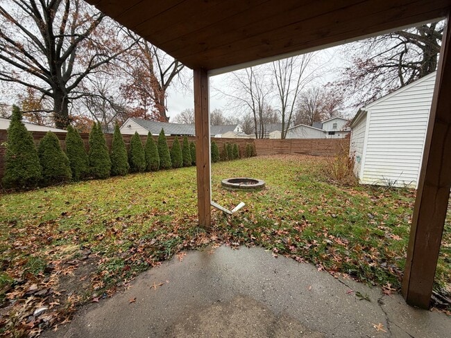 Foto del edificio - Spacious 4-Bedroom Home with First-Floor Convenience and Great Outdoor Space