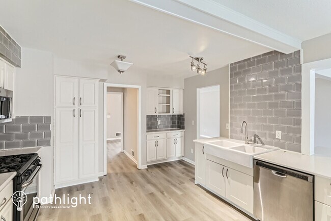 Building Photo - 5601 Twin Lake Terrace North, Crystal, MN,...