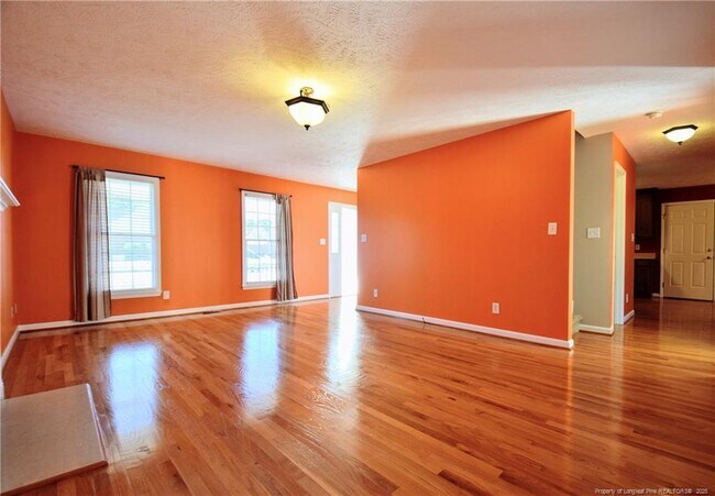 Foto del edificio - 324 Roundtree Dr