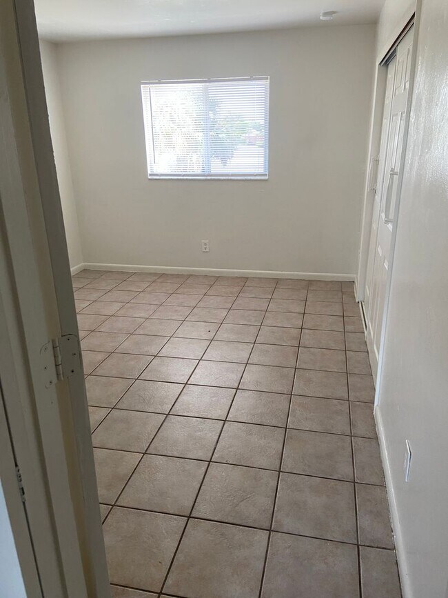 Foto del edificio - 2 Bedrooms 1 Bath Duplex