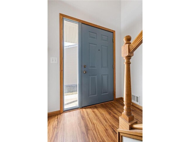 Foto del edificio - 324 W 5th St