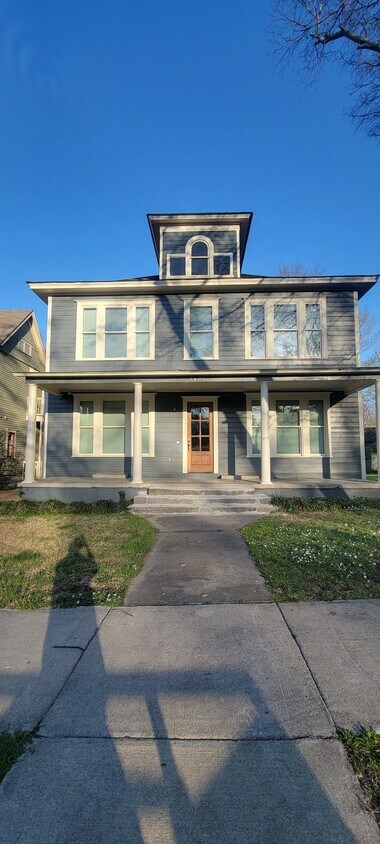 Primary Photo - 1405 S Spring St