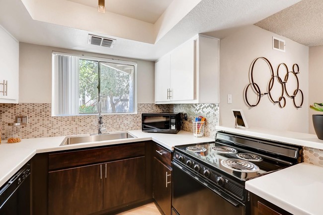 Genoa Lakes apartments — community photo - Genoa Lakes