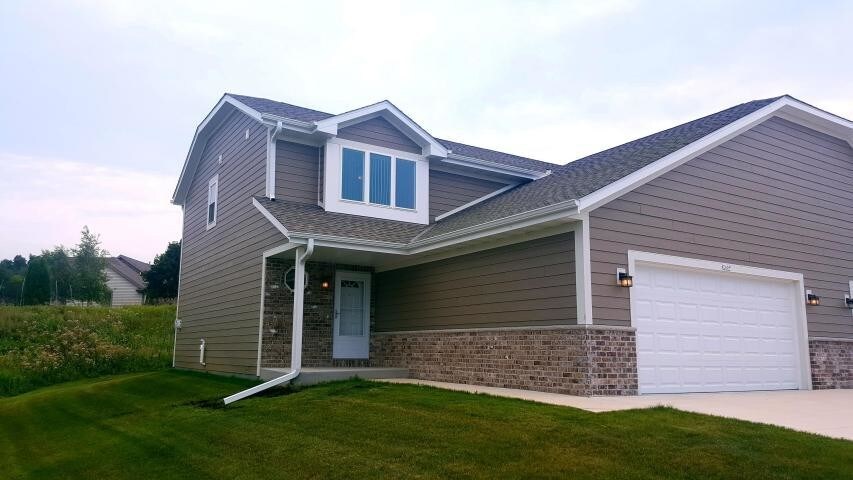 Foto principal - 2607 Parkfield Dr, West Bend