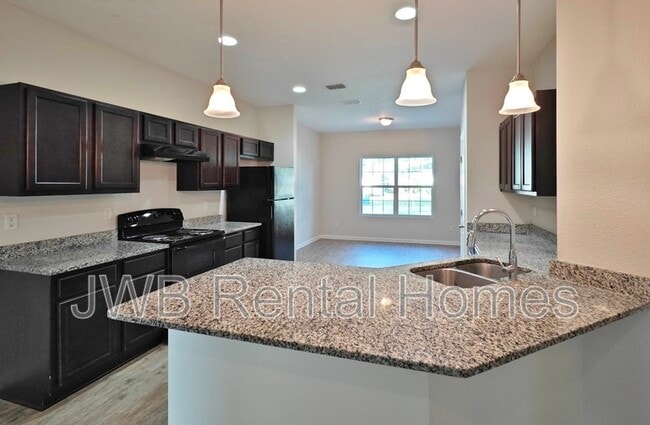 Building Photo - 10351 Pinehurst Dr