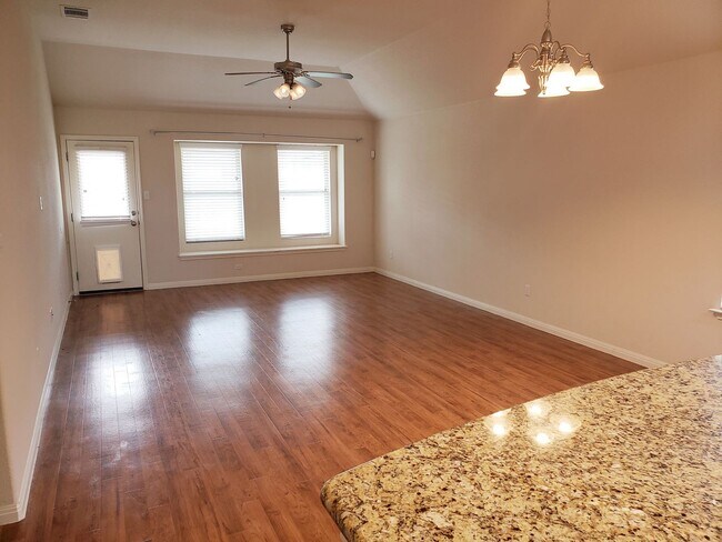 Foto del edificio - 3 BR/2BA | Single Family Home | 1-Car Garage Parking | Fenced backyard| In Manor!