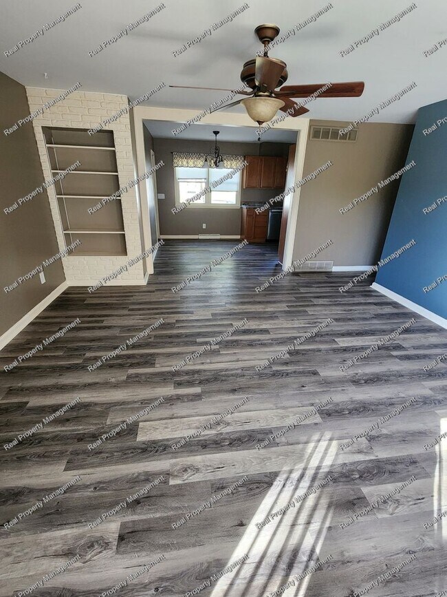 Building Photo - Three Bedroom Lowell Ranch