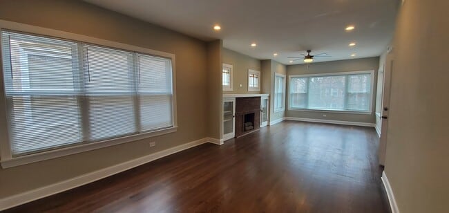 Foto del edificio - 4138 W Barry Ave