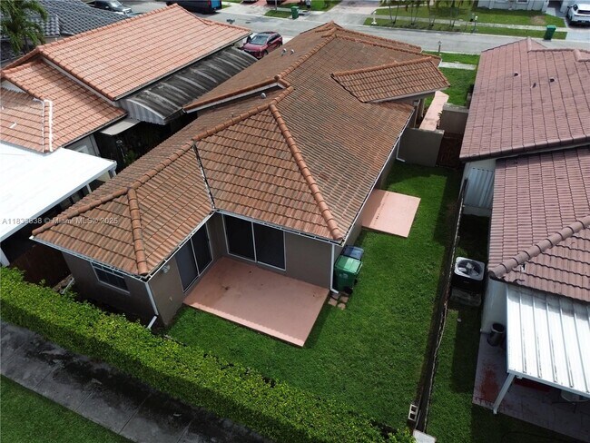 Foto del edificio - 921 NW 132nd Ave W