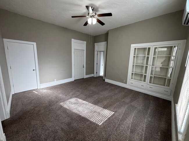 Foto del edificio - 1023/1025 N Campbell Ave