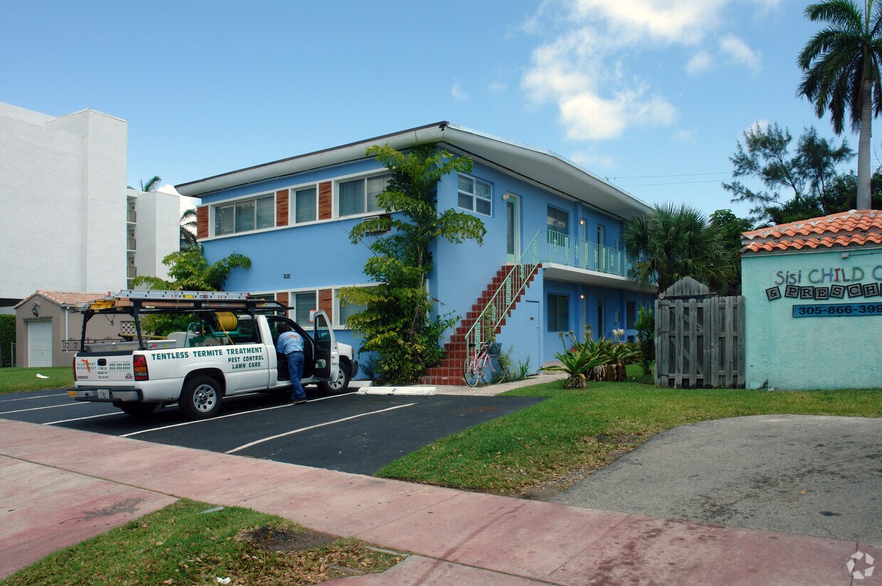 Foto principal - 1955 Normandy Dr