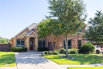 Building Photo - 513 Royal Glade Dr