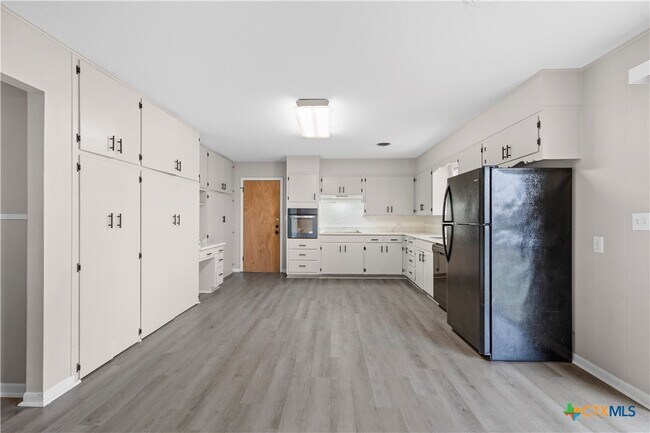 Building Photo - 273 Meadow Ave