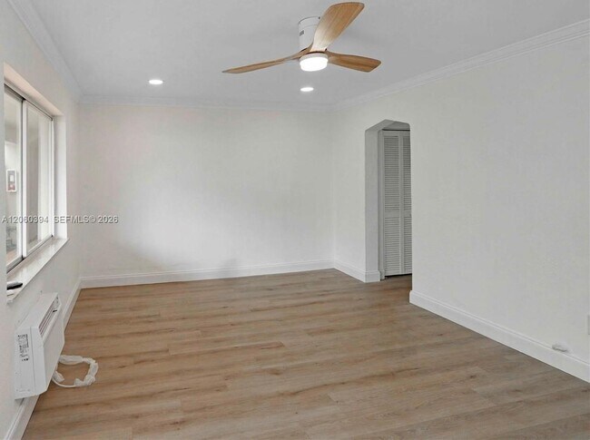 Foto del edificio - 6831 Abbott Ave