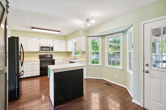 Building Photo - One-of-a-Kind 3 Bedroom, 3 Bathroom Home i...
