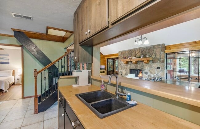 Foto del edificio - 3626 Pittman Center Rd