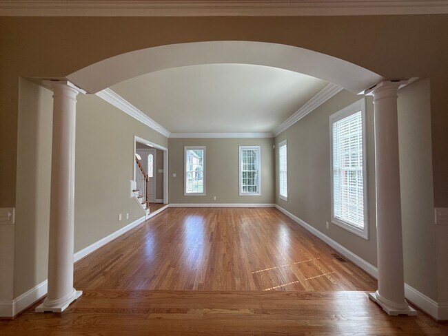 Foto del edificio - 7011 Edenderry Dr