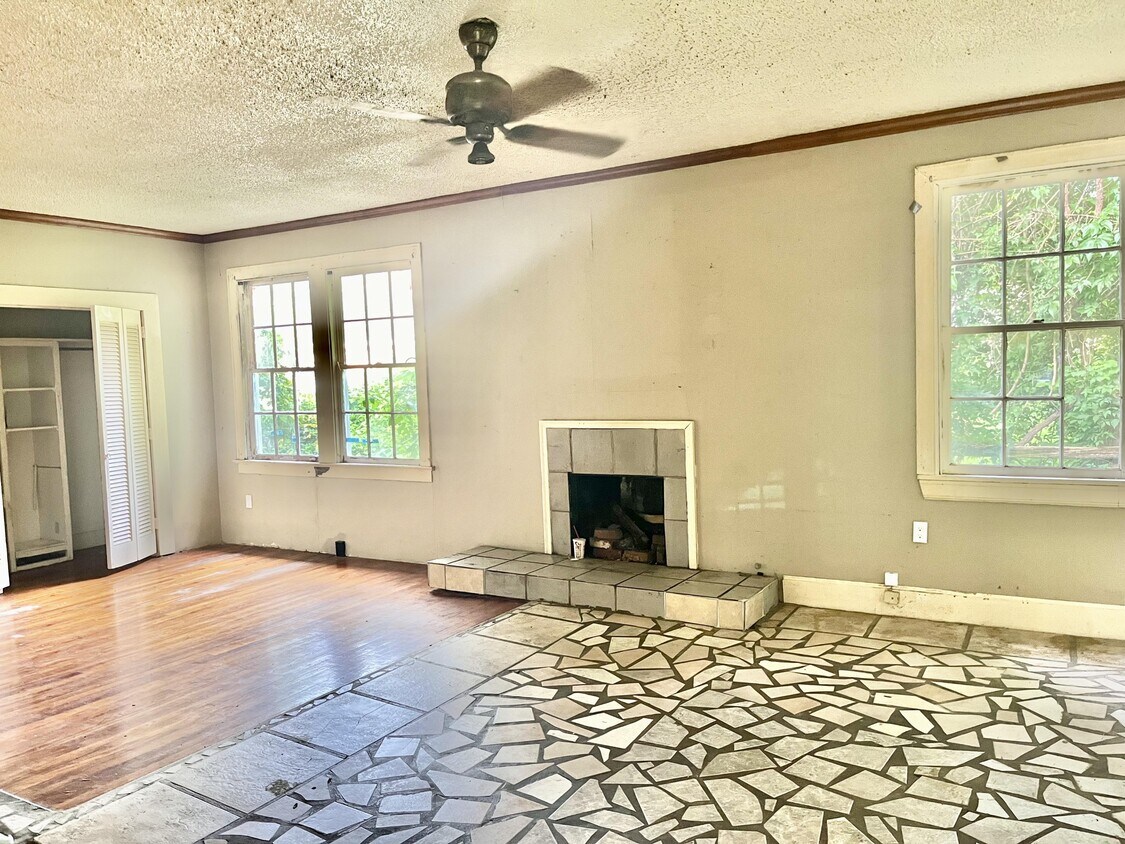 Foto principal - 3655 Sherwood St